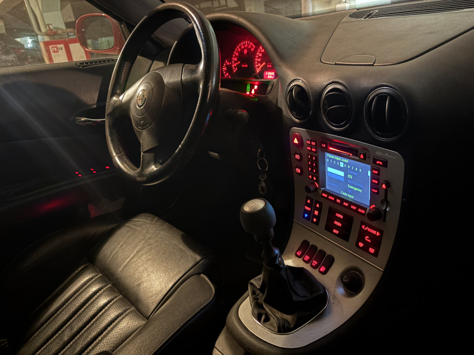 салон — Alfa Romeo 166