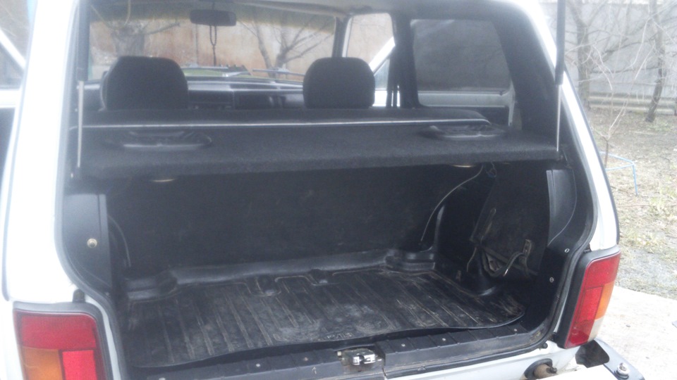 Подлокотник и полка — Lada 4x4 3D, 1,7 л, 1998 года | стайлинг | DRIVE2