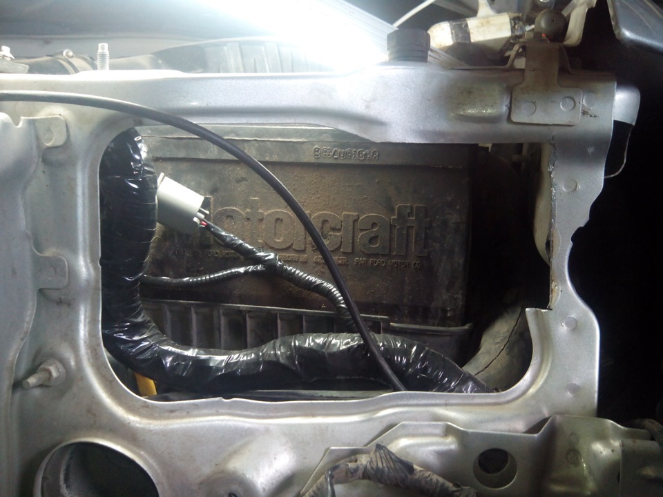 болгарка рулит — Ford Escape (2G)