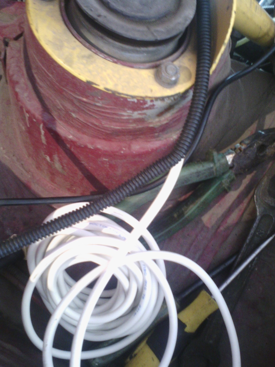 провода в кандуит. — ЗАЗ 1102