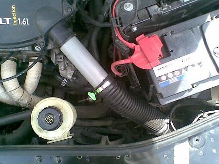 Подсос воздуха ларгус. Рено меган 2 подсос воздуха. 6 стук в двигателе. Двигатель мазда 3 застучал. Подсос воздуха ларгус.