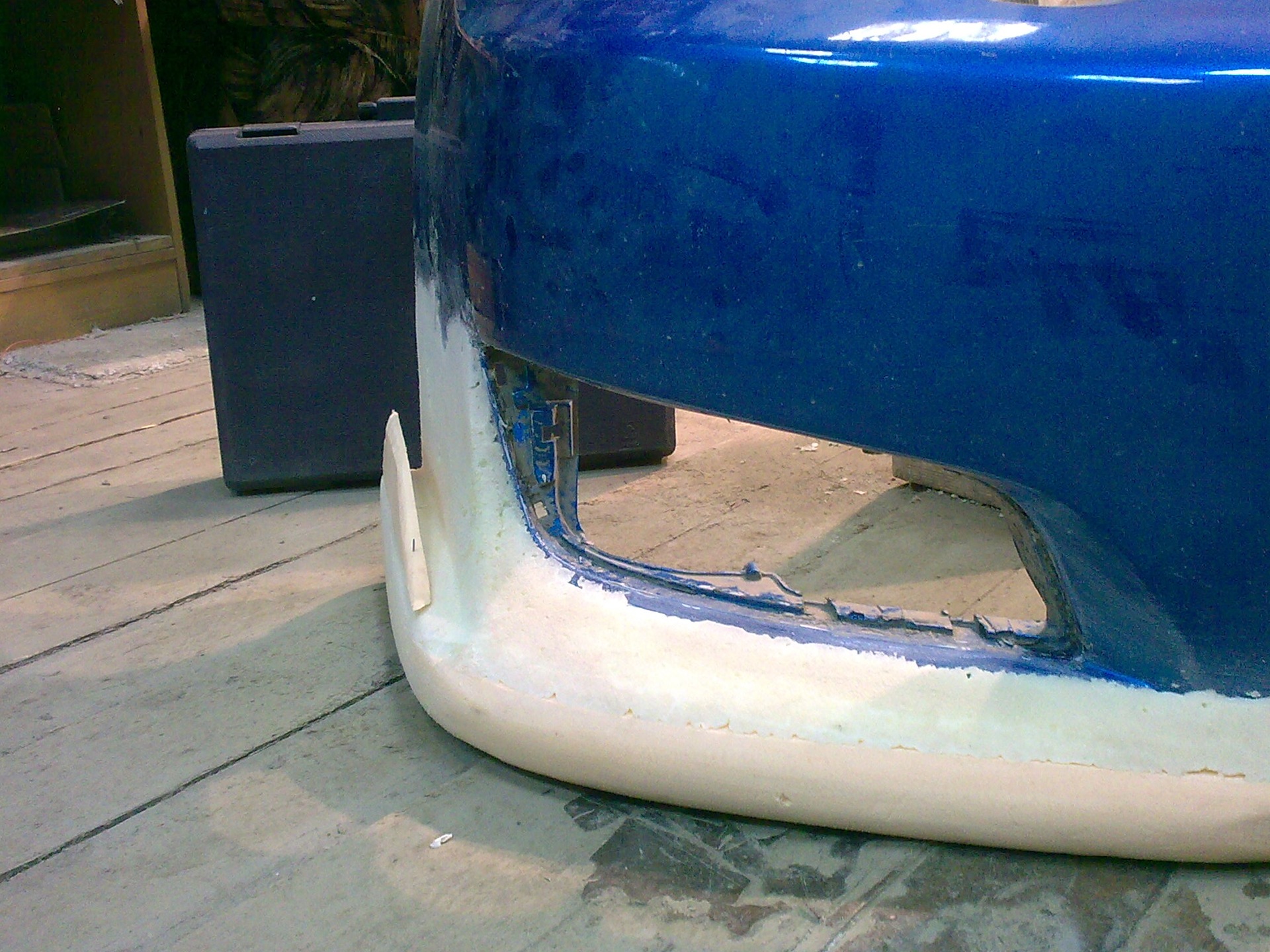 the process has started  bumper molding  - Toyota Corolla 14 L 2005