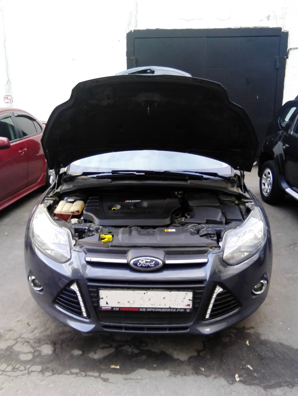 Упоры капота для Ford Focus 3- установка — Ford Focus Hatchback III, 2 ...
