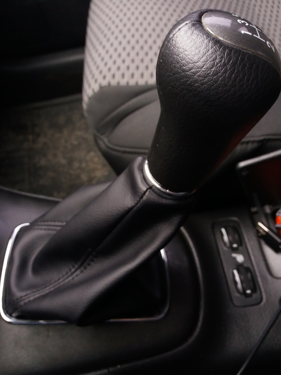 Перешив ручки кпп и чехла — Toyota Avensis II, 1,8 л, 2007 года ...