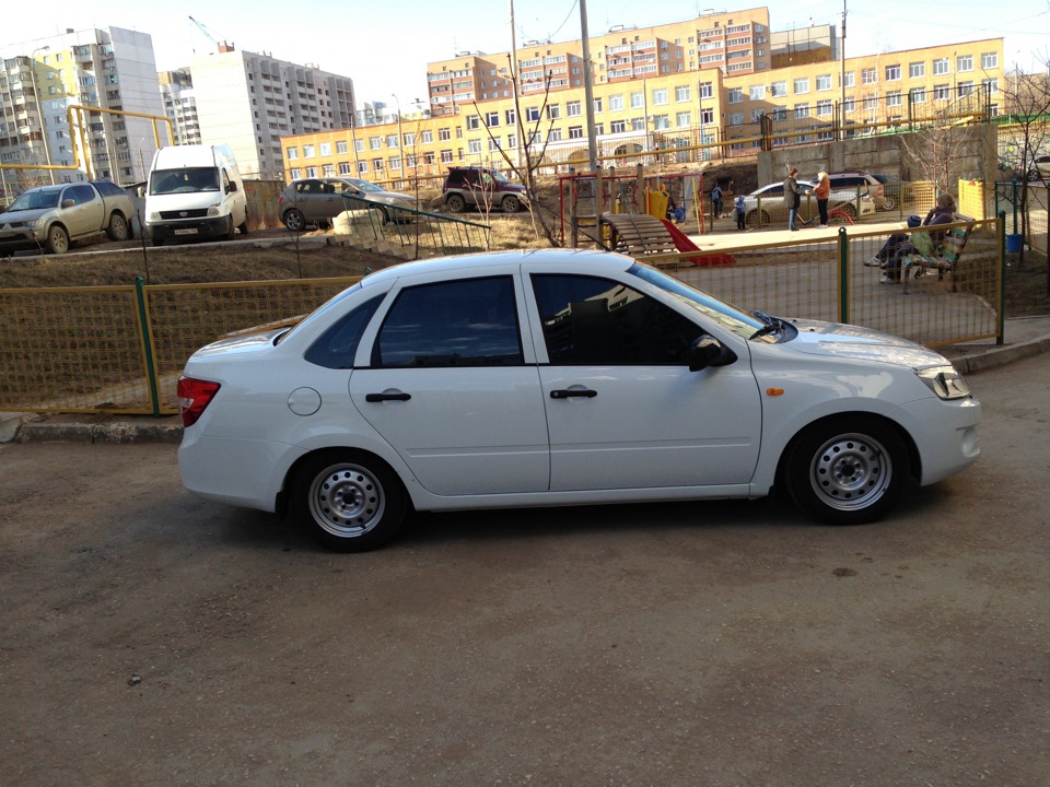 Тонировка, занижение и мойка! — Lada Гранта (1G), 1,6 л, 2013 года ...