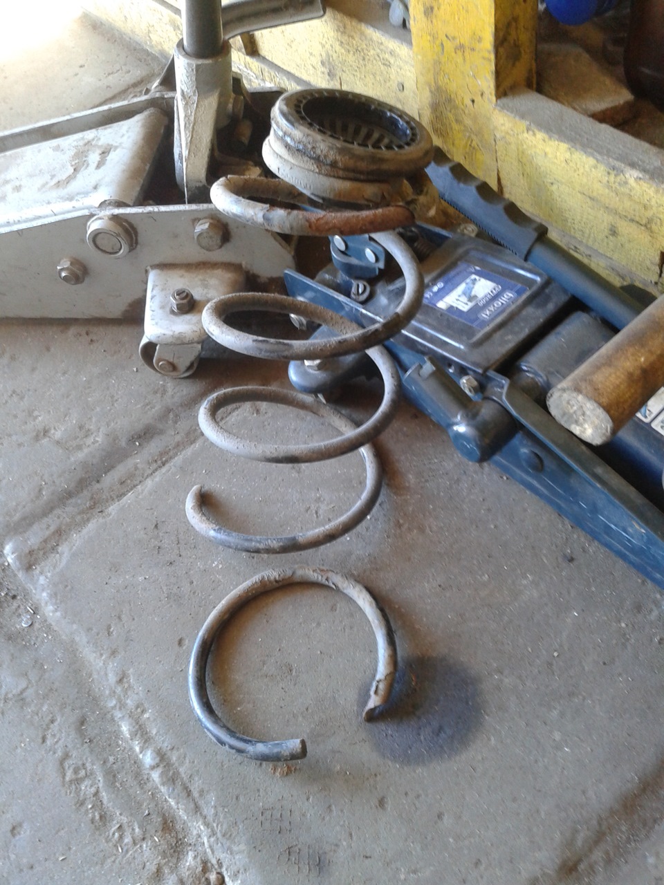 #37. Замена передних пружин и опорников. — Ford Focus II Sedan, 1,6 л ...