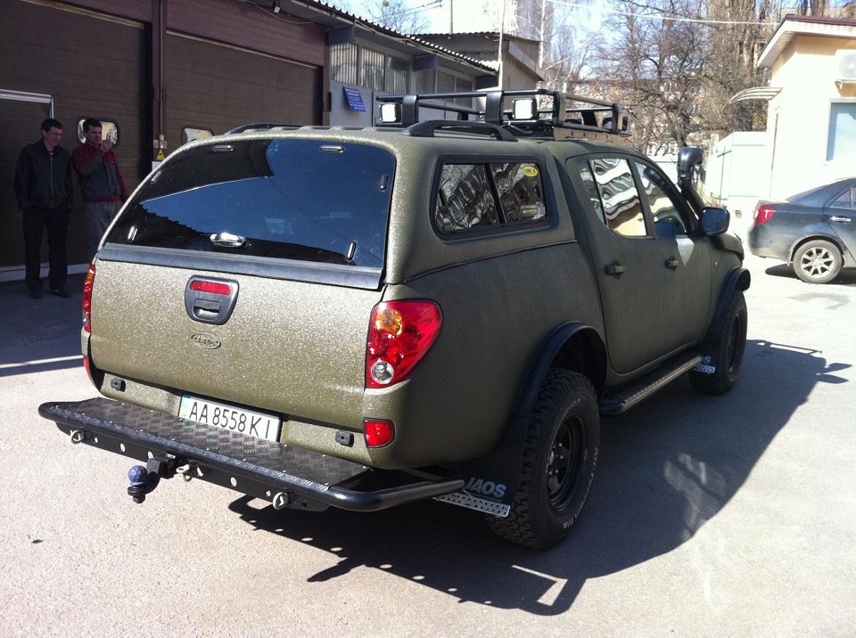 Mitsubishi l200 хаки