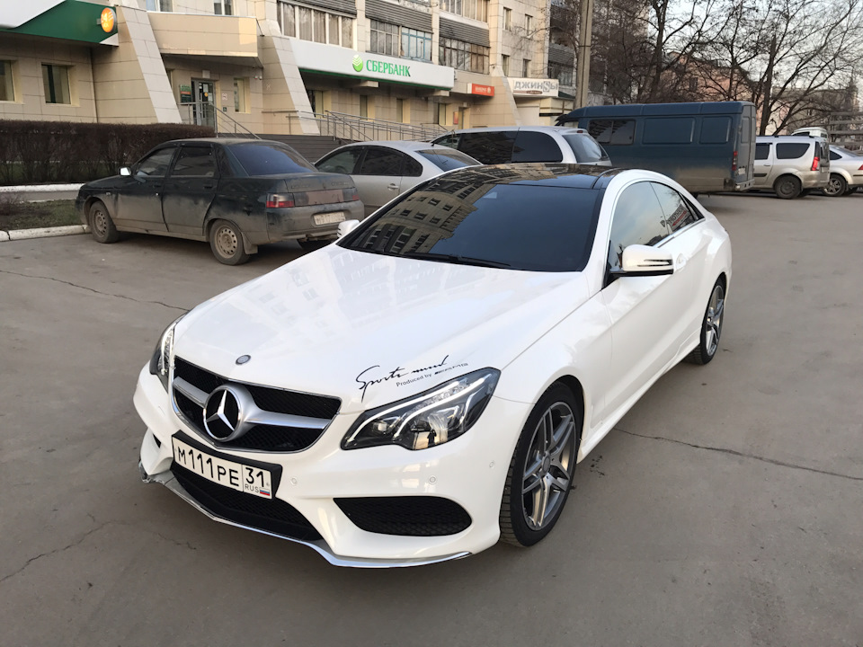 Мерседес e200 белый