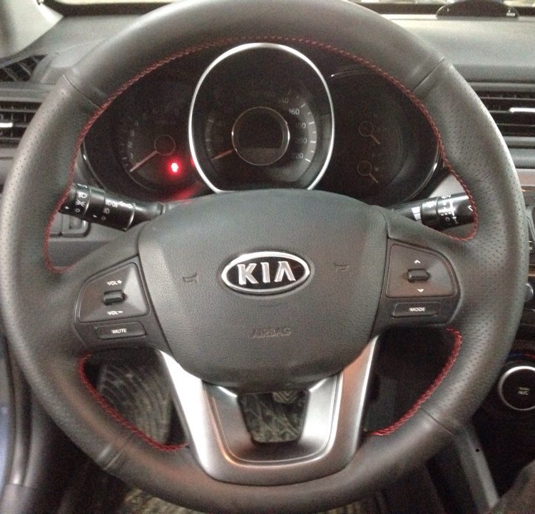 Обтяжка руля кожей — KIA Rio (3G), 1,4 л, 2012 года | аксессуары | DRIVE2
