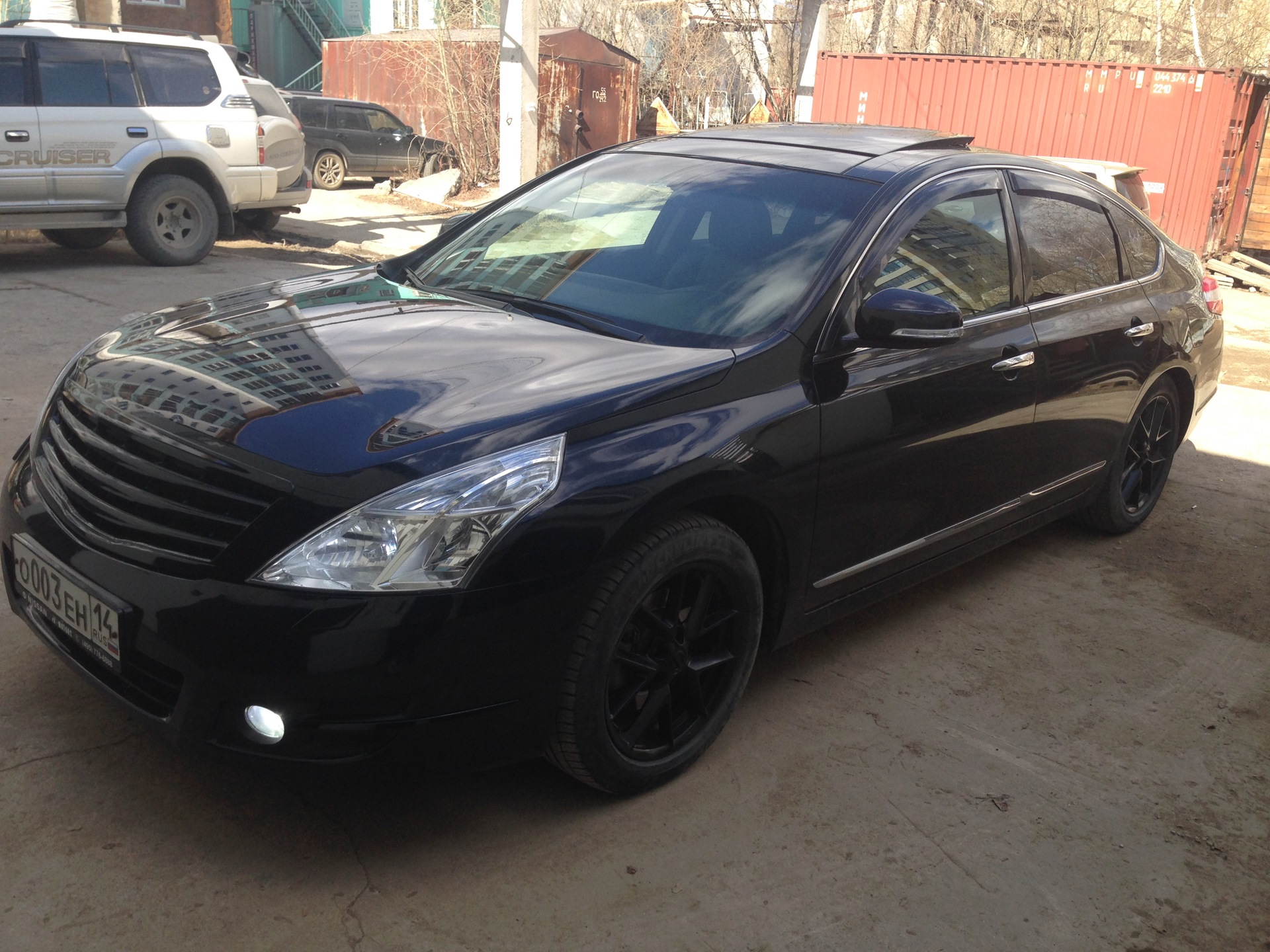 Black 32. Nissan Teana j32 черная. Nissan Teana j32 черная антихром. Nissan Teana j32 черная r20 антихром. Nissan Teana j32 на черных дисках.