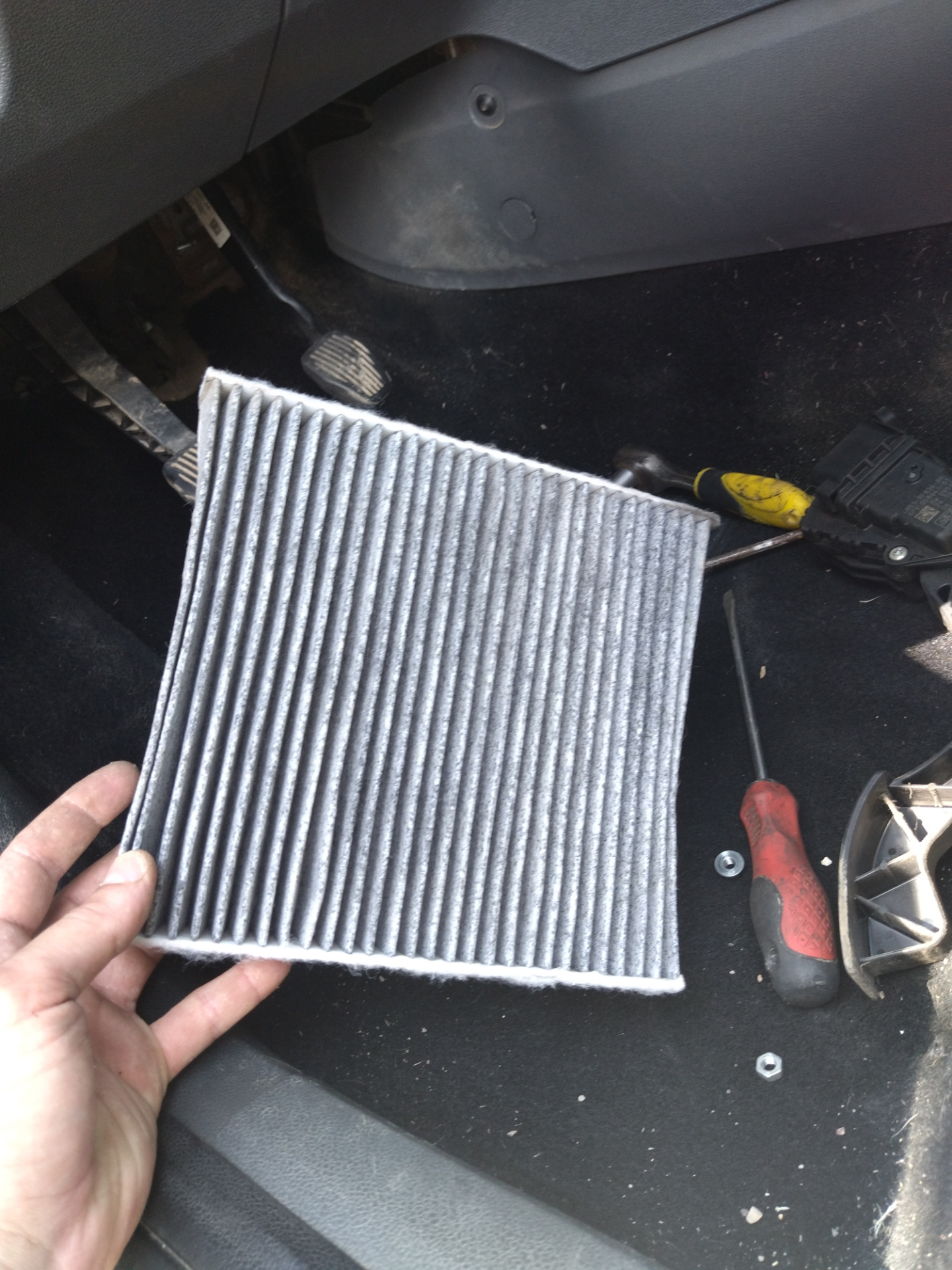 Замена салонного фильтра фф2 — Ford Focus II Sedan, 1,6 л, 2007 года ...