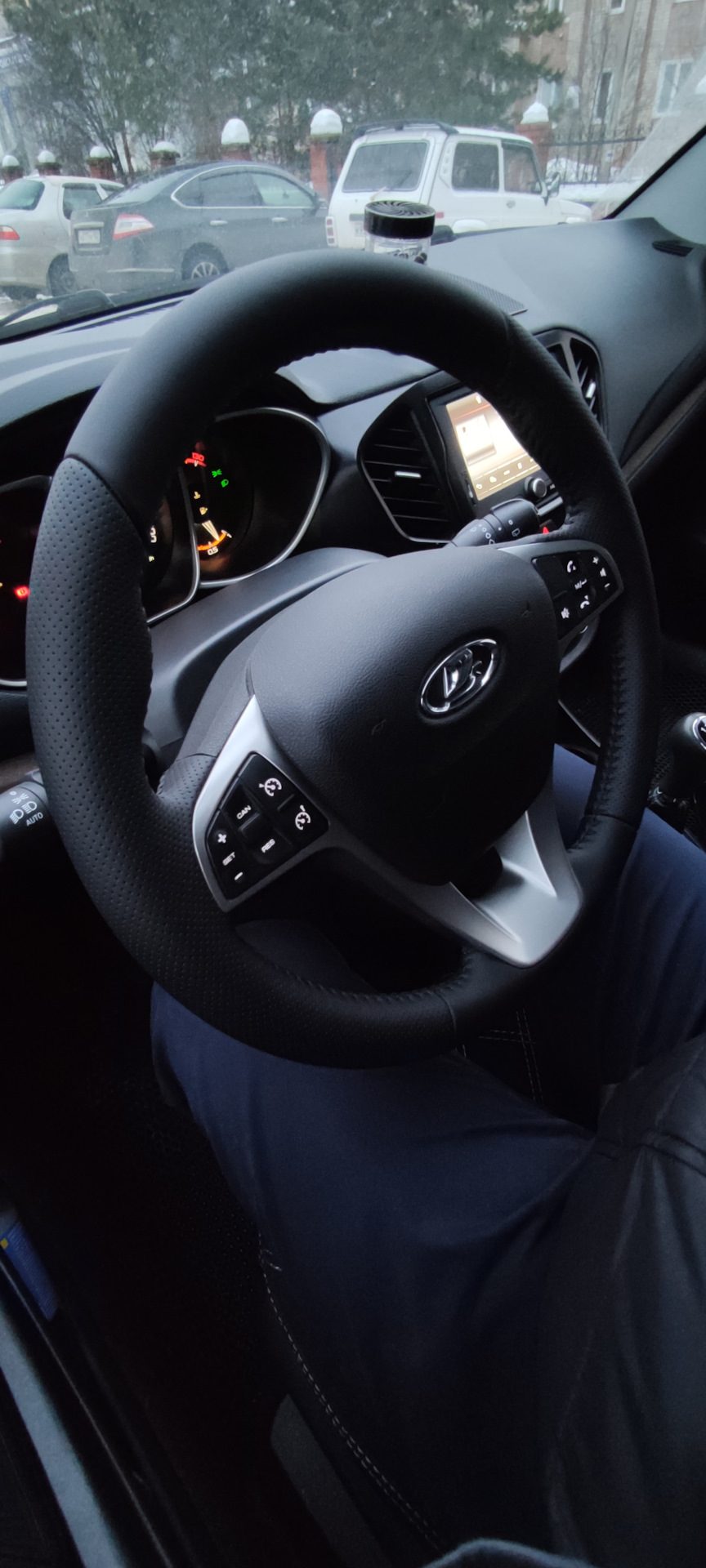 Обтяжка руля в экокожу nappa — Lada Vesta SW, 1,6 л, 2019 года ...