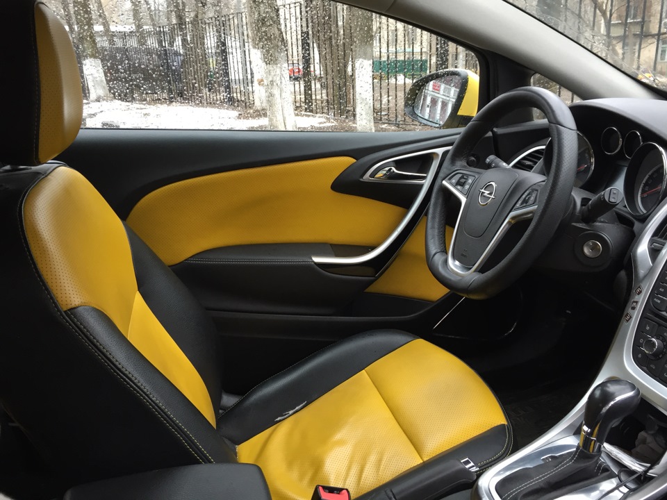 Opel Astra GTC салон