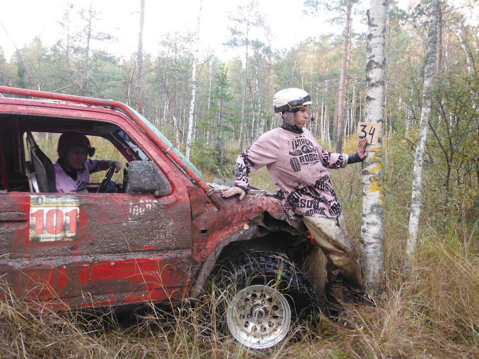 Завхоз всю трассу пытался изобразить из себя штурмана легкого поведения — Suzuki Jimny (1G)