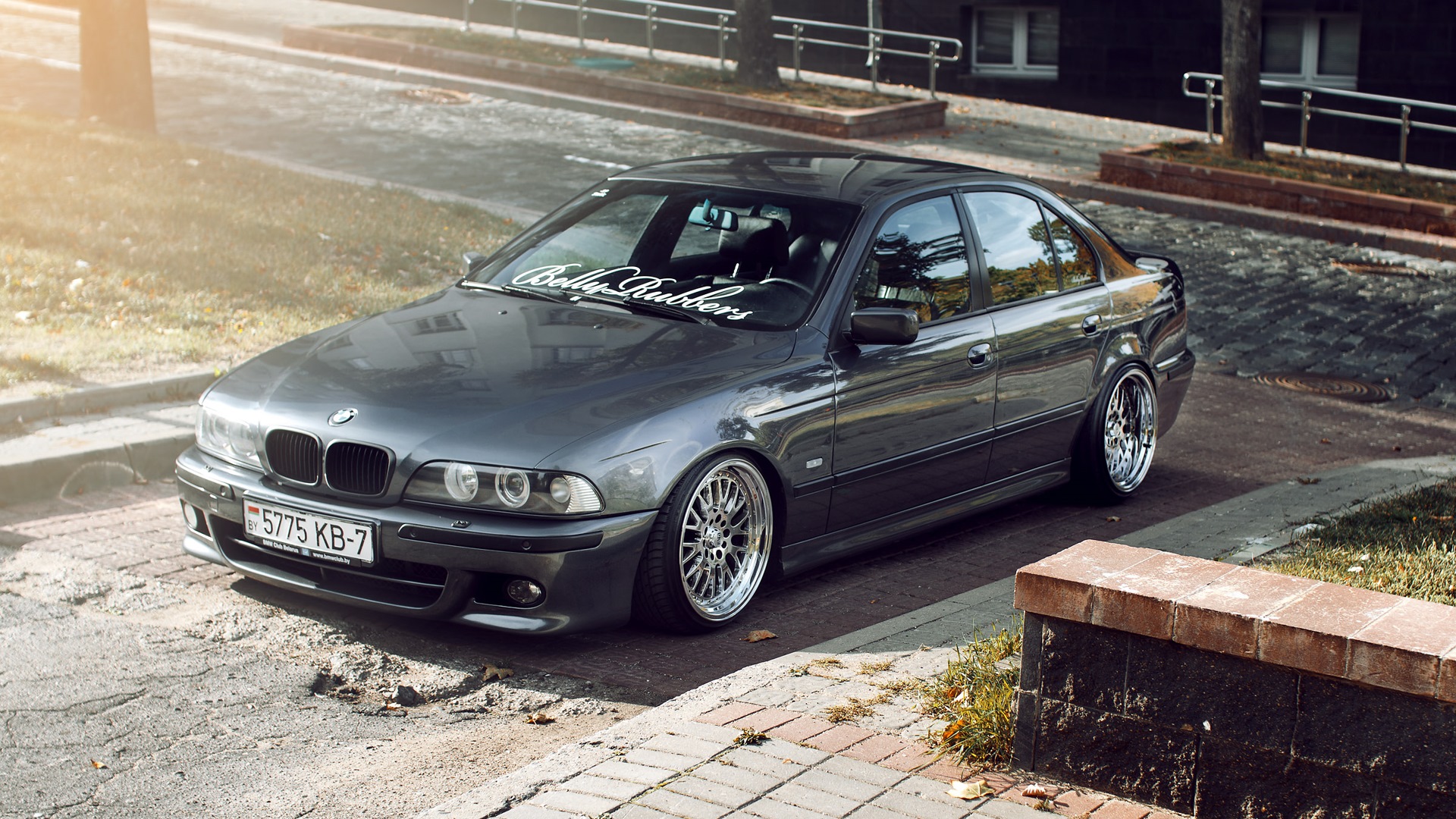 BMW e39 серая