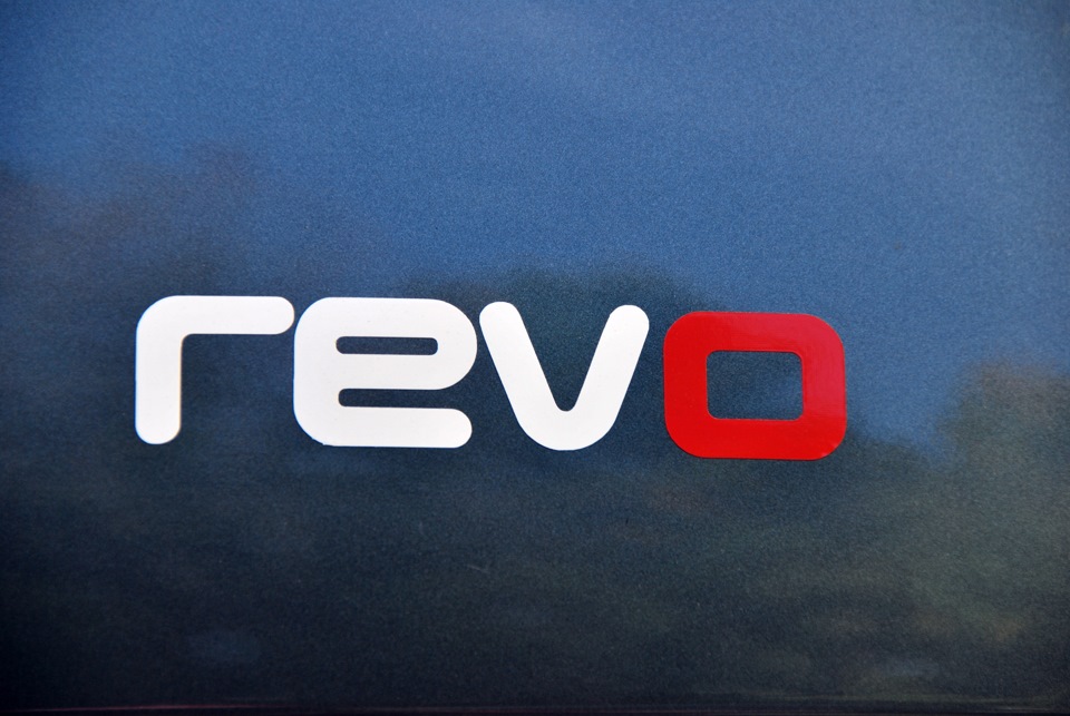 Revo. Наклейка revo. Revo. Revo technik. Шильдик revo.