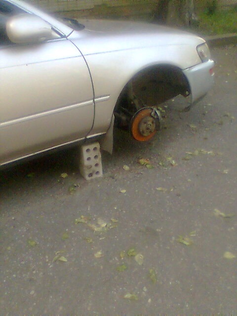 Украли колеса((( — Toyota Corolla (100), 1,5 л, 1993 года | другое | DRIVE2