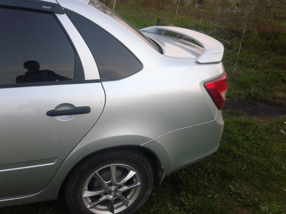 Спойлер-прямиком из Тольяти — Lada Гранта (1G), 1,5 л, 2012 года ...