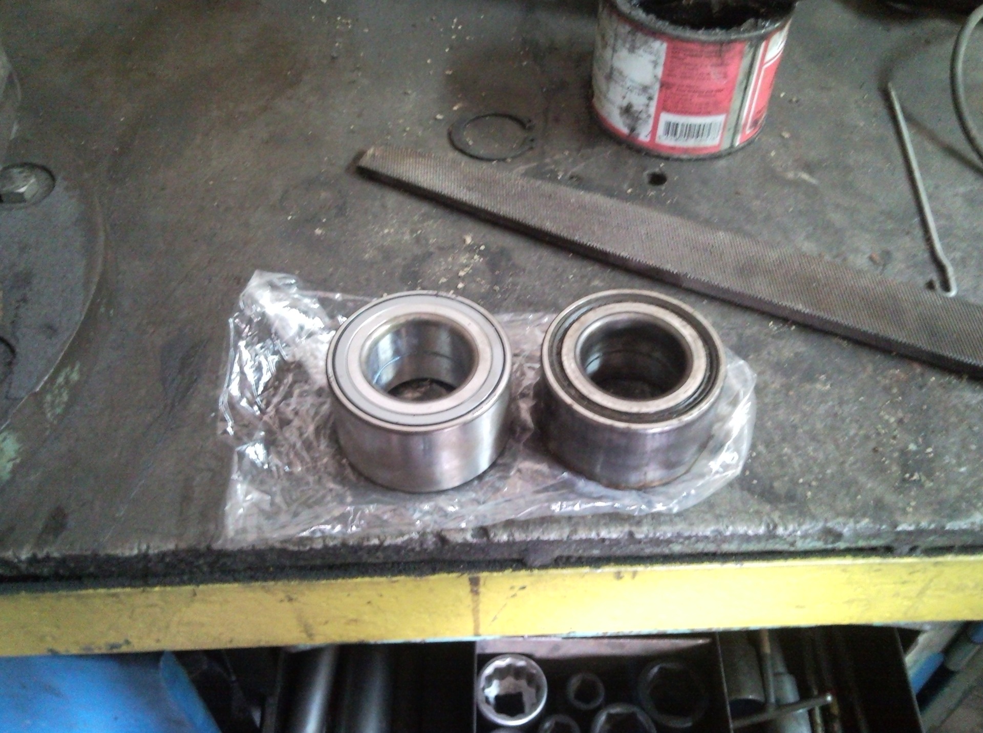 Changing the wheel bearing - Toyota Avensis 18 liter 2002