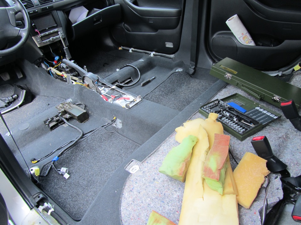 Чистка ковролина от моторного масла - Mazda B-Series V, 2 л, 1987 года мойка DRI