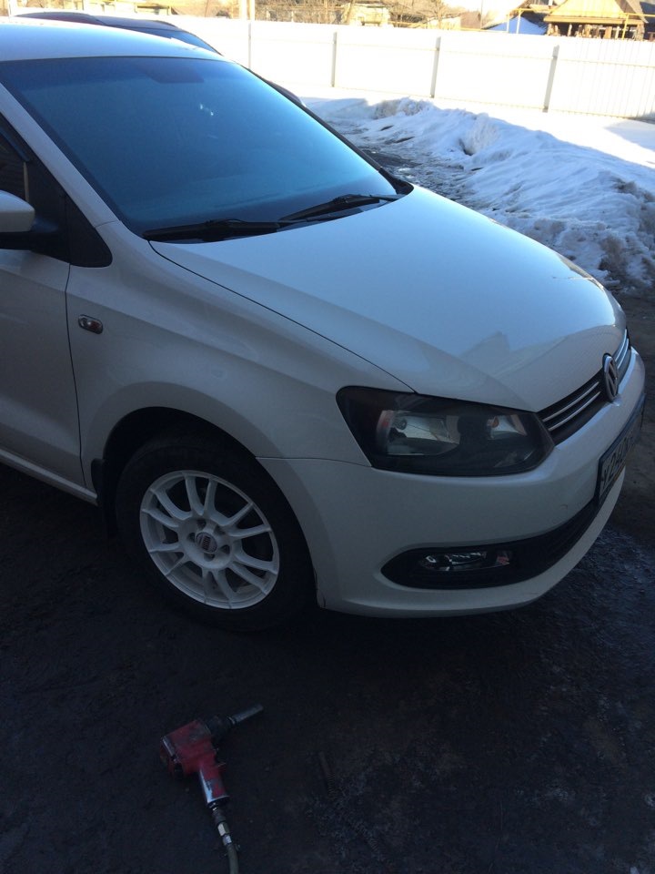 На лете — Volkswagen Polo Hatchback Mk5, 1,6 л, 2012 года | колёсные ...