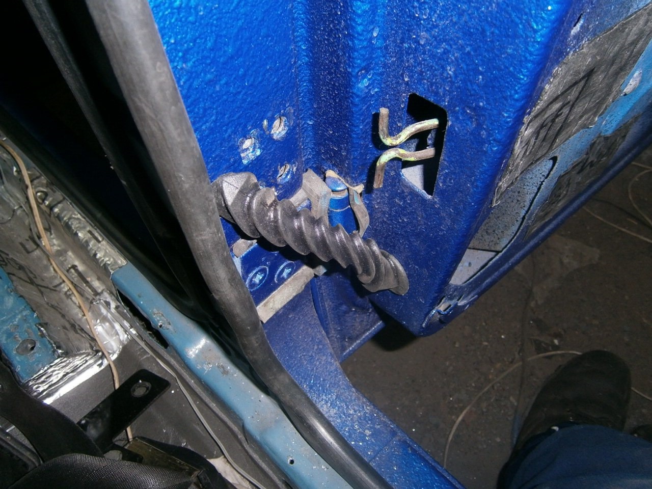 прокладка проводки в двери — ИЖ Москвич 412, 1,5 л, 1986 года | тюнинг ...