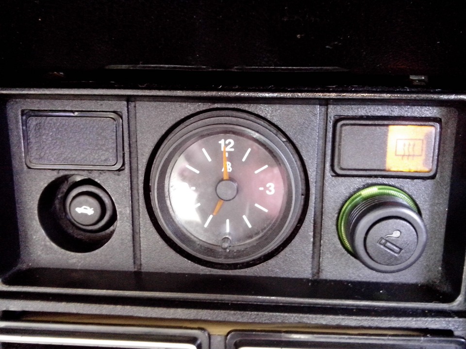 Активатор багажника и евро-прикуриватель. — Lada 21074, 1,6 л, 2006 ...