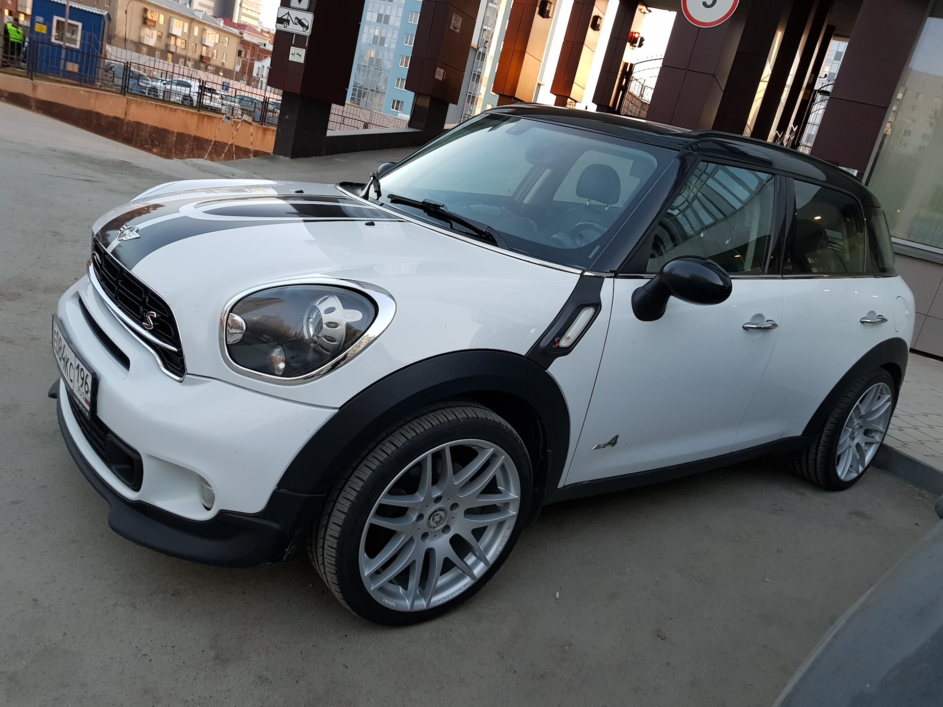 Mini Countryman Р±РµР»С‹Р№