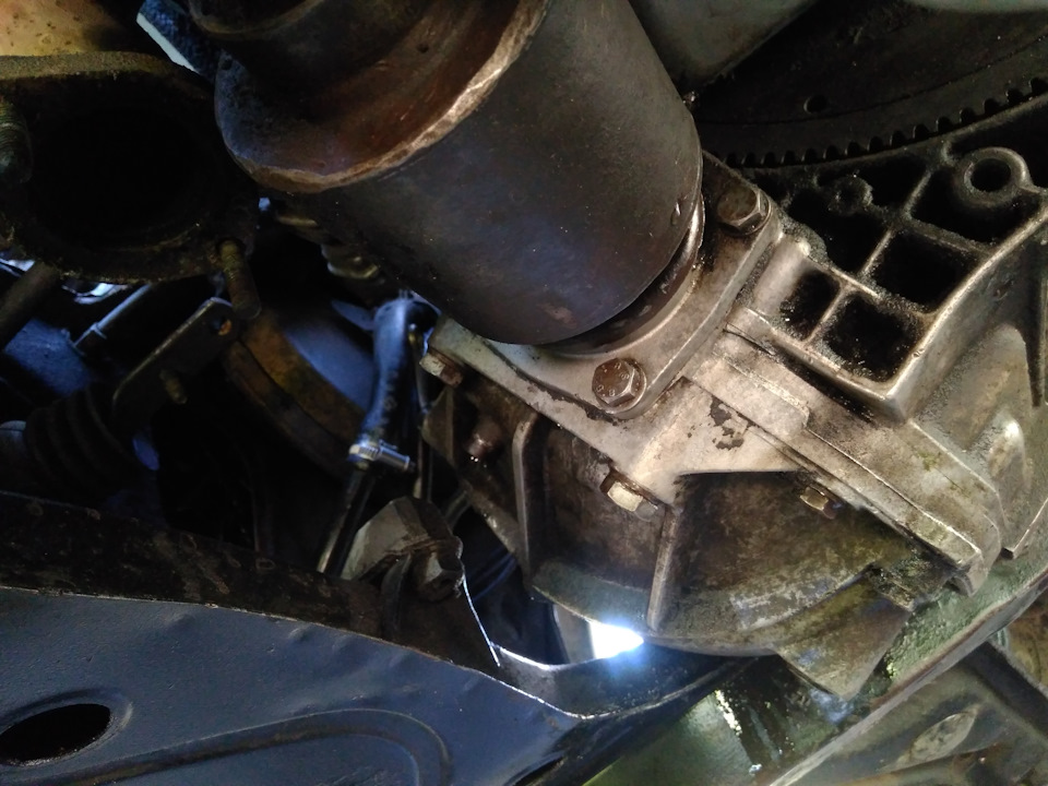 Тарас Спешл Фо Юу))))) Сальник не течёт, , и теперь нет Запаха в Салоне)))) — FIAT Croma I