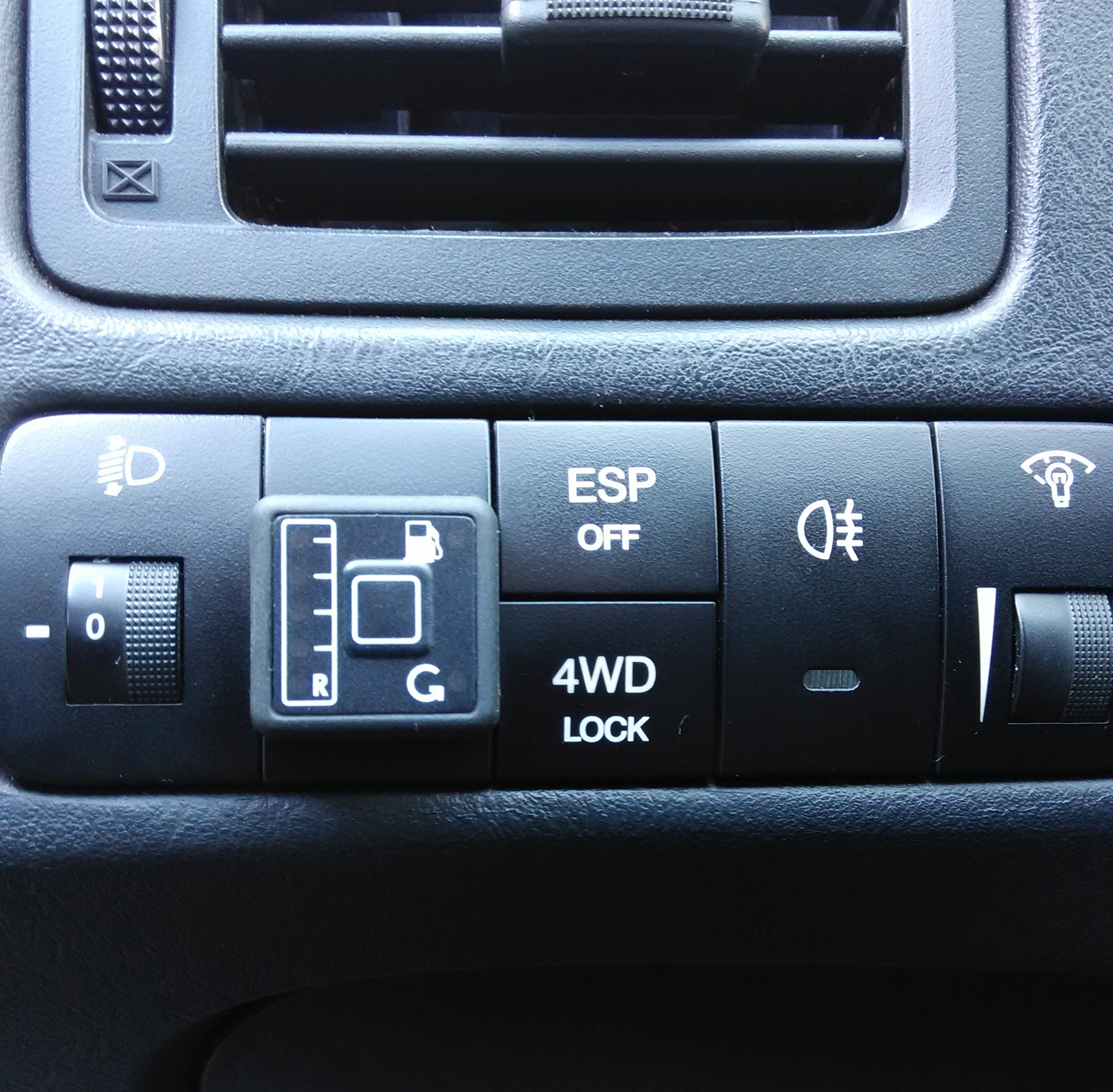 4wd lock что это. Jeep renegade розетка 220. Nissan x-trail 2017 ключ дистанционного запуска. Кнопка 4wd jimny. Кнопка tcs tucson.