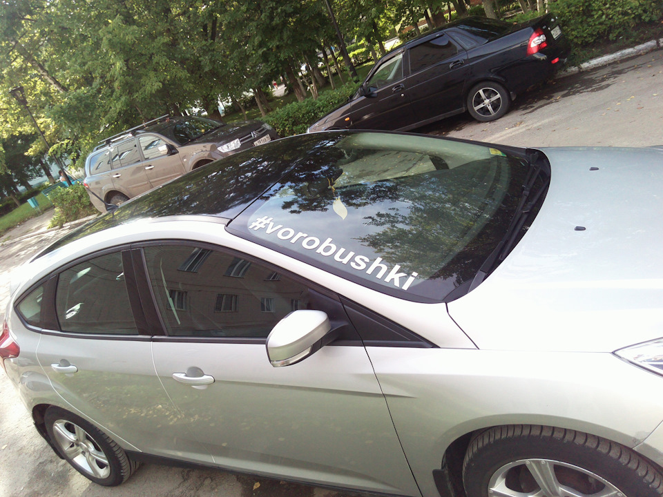 История про надпись на лобовом — Ford Focus III Hatchback, 1,6 л, 2011 ...