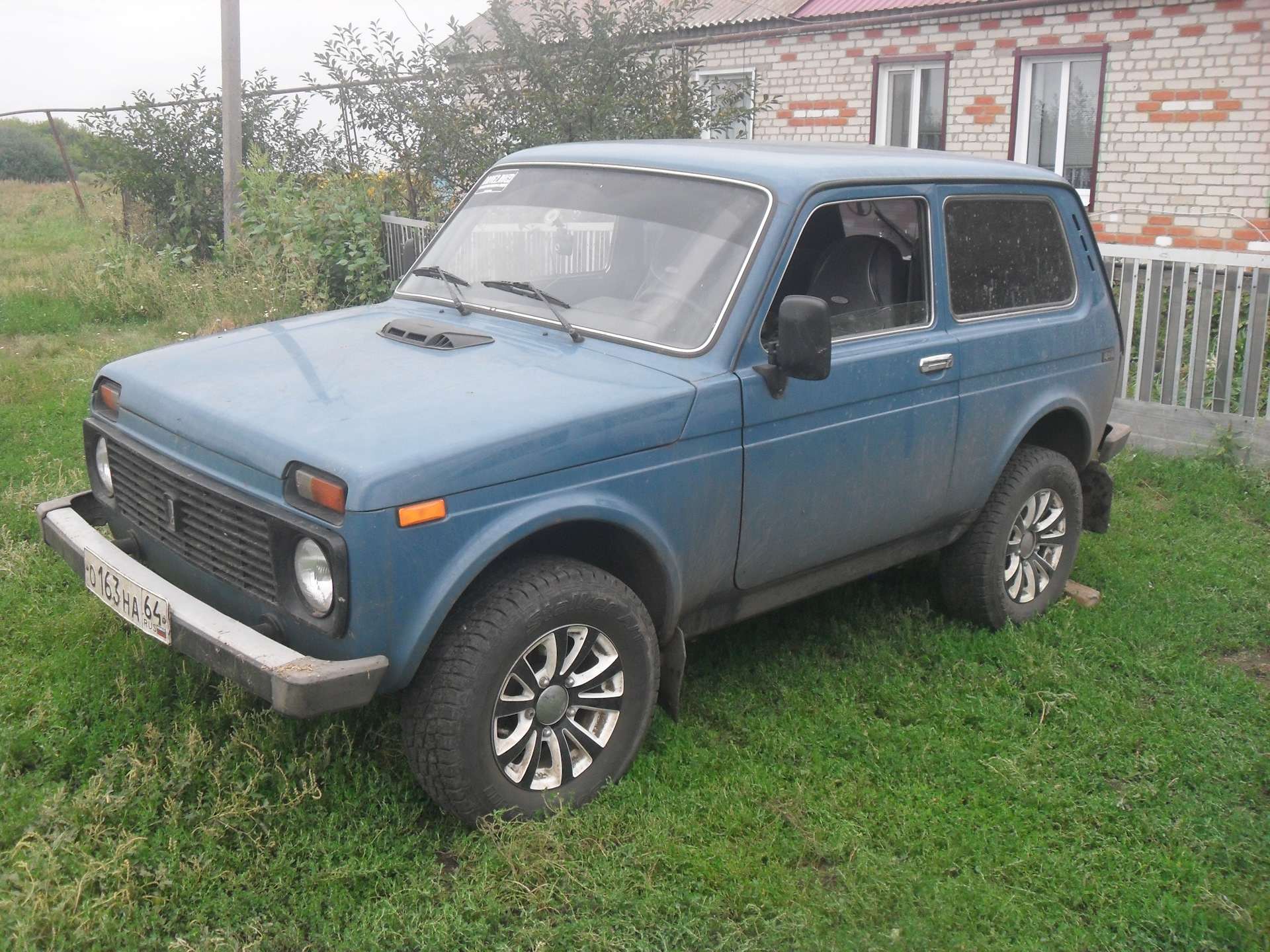 Поймал огромную яму. Вроде все обошлось. — Lada 4x4 3D, 1,7 л, 2007 года |  наблюдение | DRIVE2