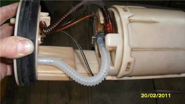 Такой системы мне пришлось купить стакан на разборе, отдал 2500 рубий за стакан в сборе с насосом. Насос естественно в топку, дабы не наступать те же грабли и поставил туда новопривезенный — Volkswagen Passat B5