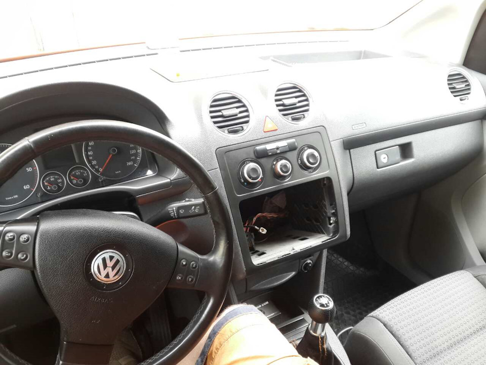 Photo from the logbook Volkswagen Caddy (3G)