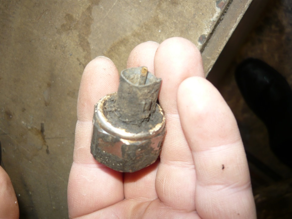 P0328 mazda. Поменял дд. Мазда 323 датчик детонации. Мазда кседос 9 датчик детонации. Датчик детонации мазда 6.