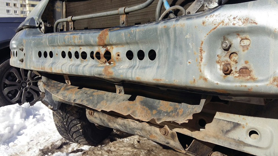 Волговский сигнал на ниву шевроле установка. 129112ds 960. Волговский сигнал на ниву шевроле установка фото. Волговский сигнал на ниву шевроле установка-129112ds 960. картинка Волговский сигнал на ниву шевроле установка. картинка 129112ds 960. Всем привет! Решил установить клаксоны от волги, так как штатным только кур пугать на даче! Принял решение внедрить это чудо, во внутрь усилителя по углам, со снятием бампера! Ну и немного фоток!