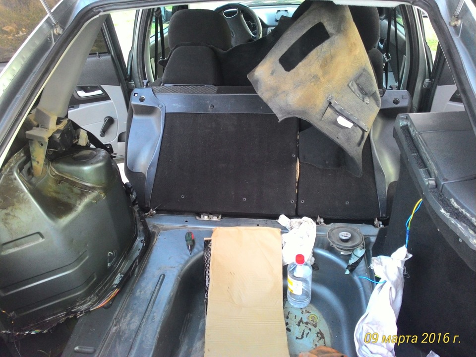 Сразу после покупки замена полки и вибра багажника — Lada Приора ...