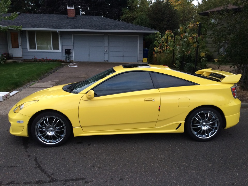 Toyota Celica желтая