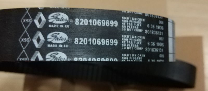 8201069699 — Ремень ГРМ от Gates — Renault Fluence. Запчасти на фото: 8201069699