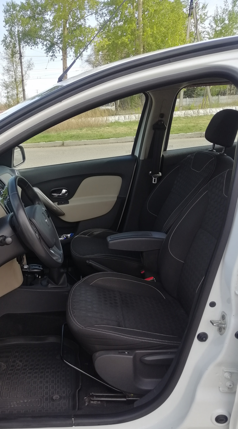 Снятие и установка переднего сиденья Renault Logan 2004-2015