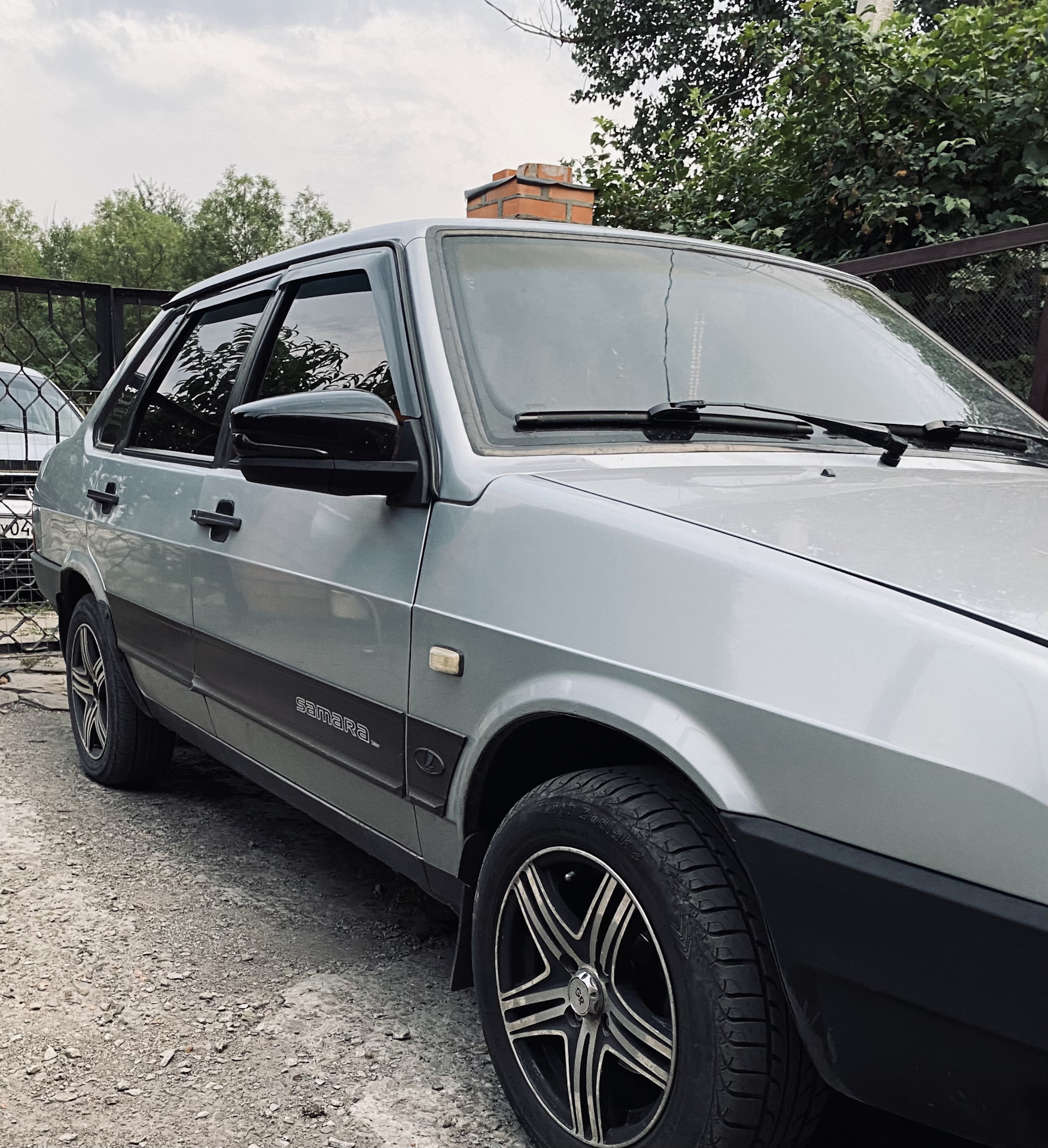 Гранта 21099. Ваз 2109 с зеркалами от гранты. Ваз 2109 амулет. Гранта 21099. Гранта зеркала на ваз 2109.