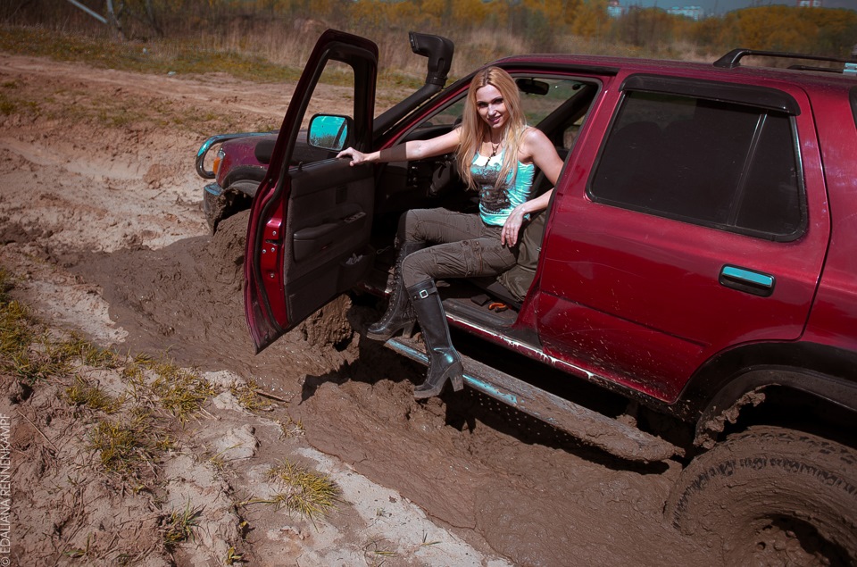 Good girls & dirty jeeps.