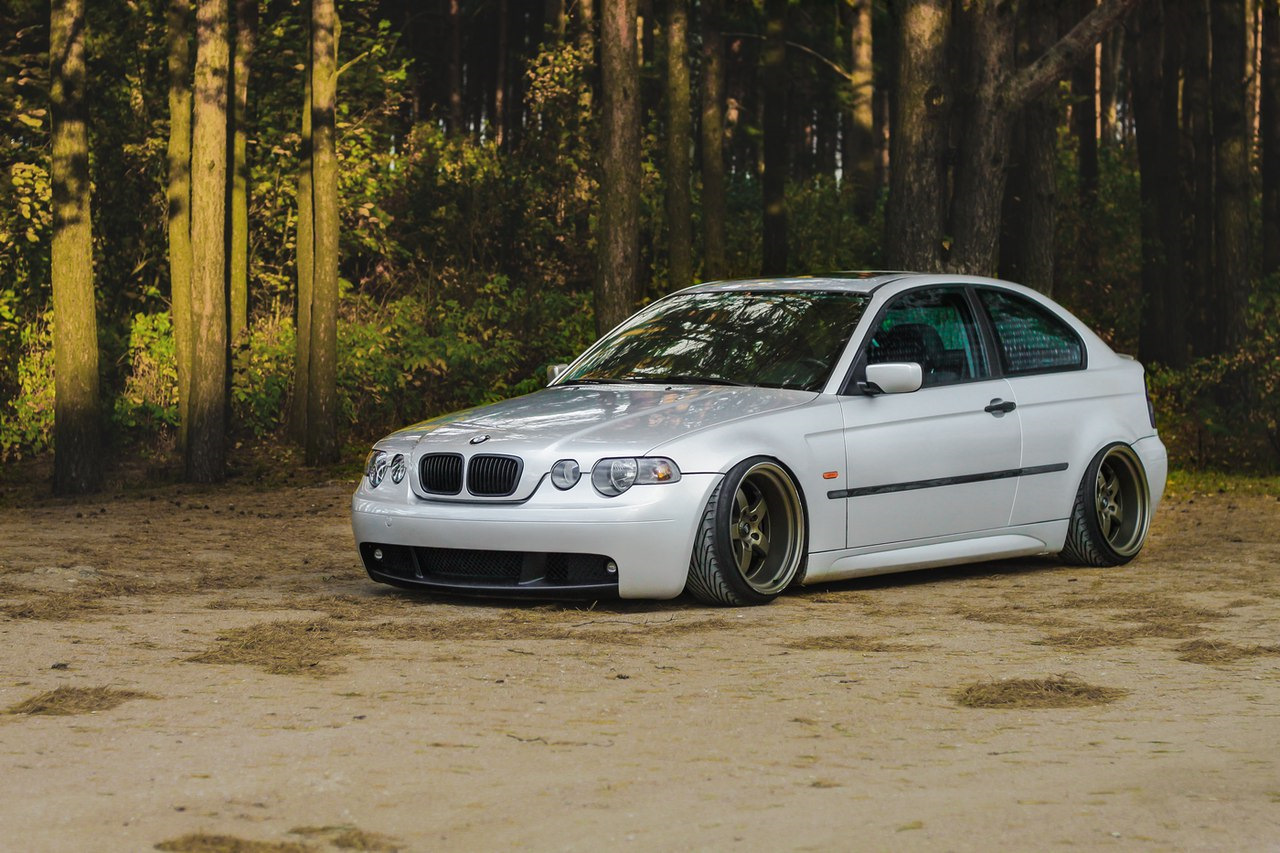 BMW e46 Compact stance. БМВ 3 компакт е46. BMW e46 хэтчбек.