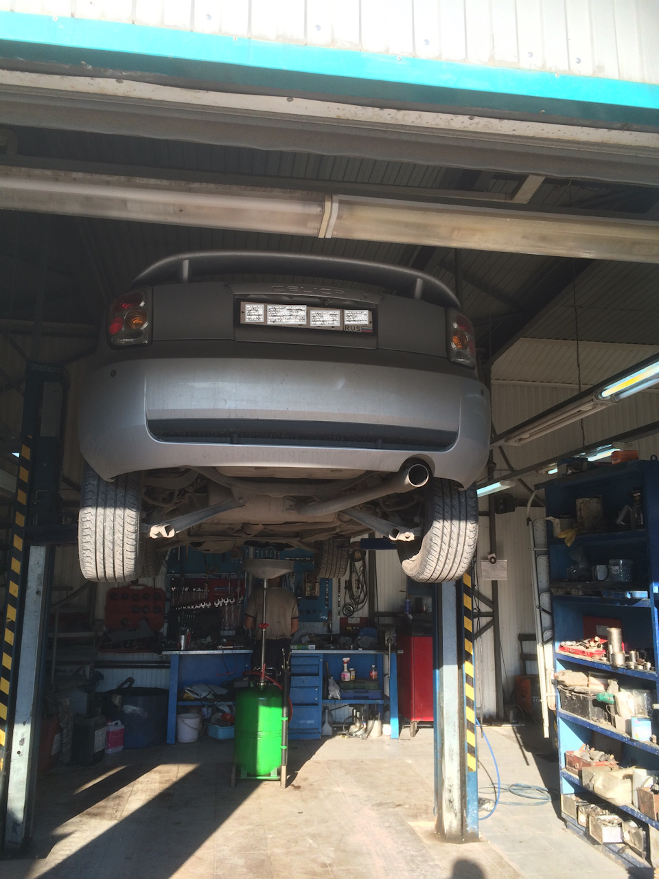 Таракан решил немного повисеть :) — Toyota Celica (230)