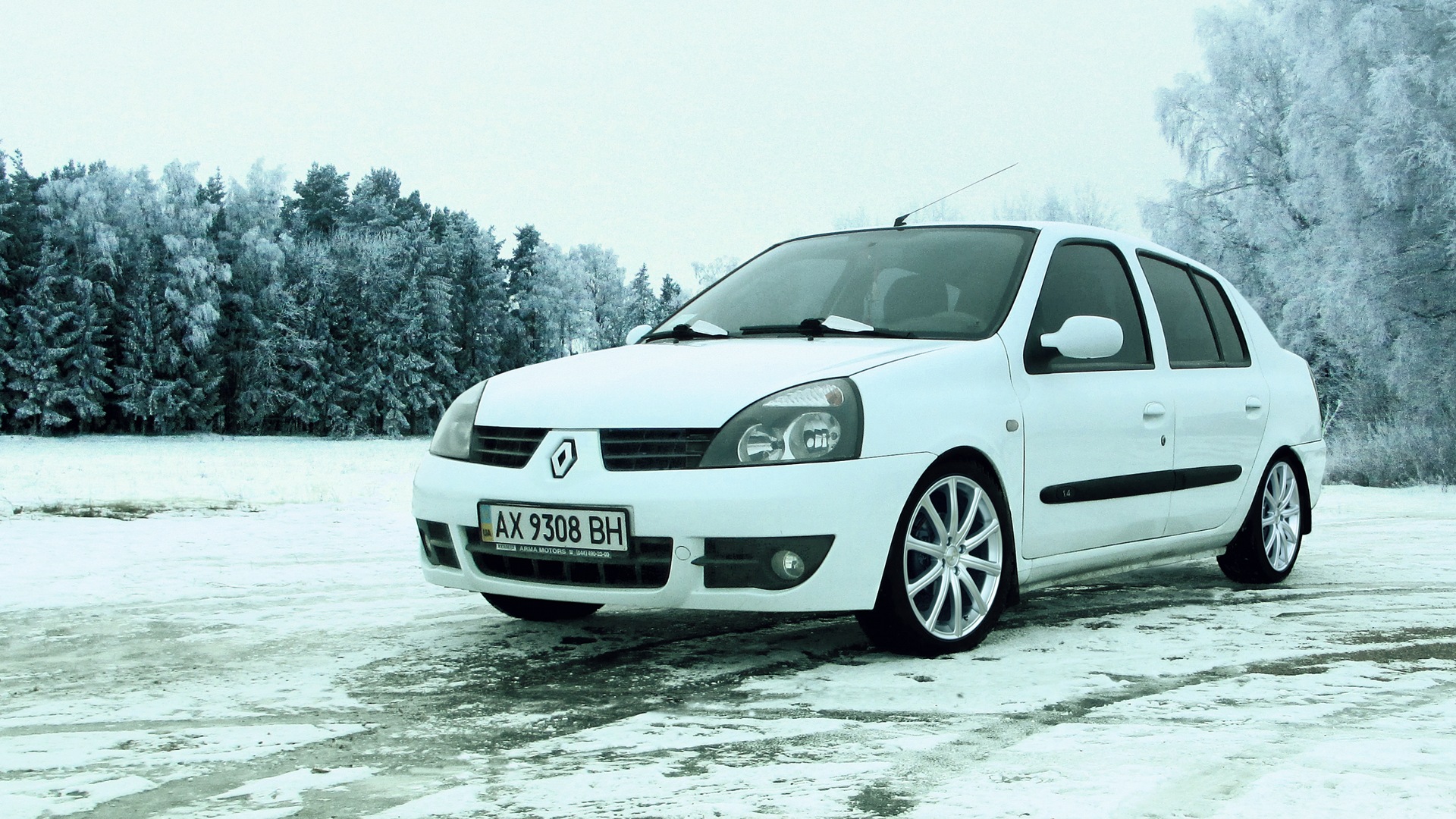 Рено симбол белая. Обвесы на Renault symbol 2. Обвес Рено Симбол 1. Renault symbol 2004 белый. Renault symbol 1 белый.