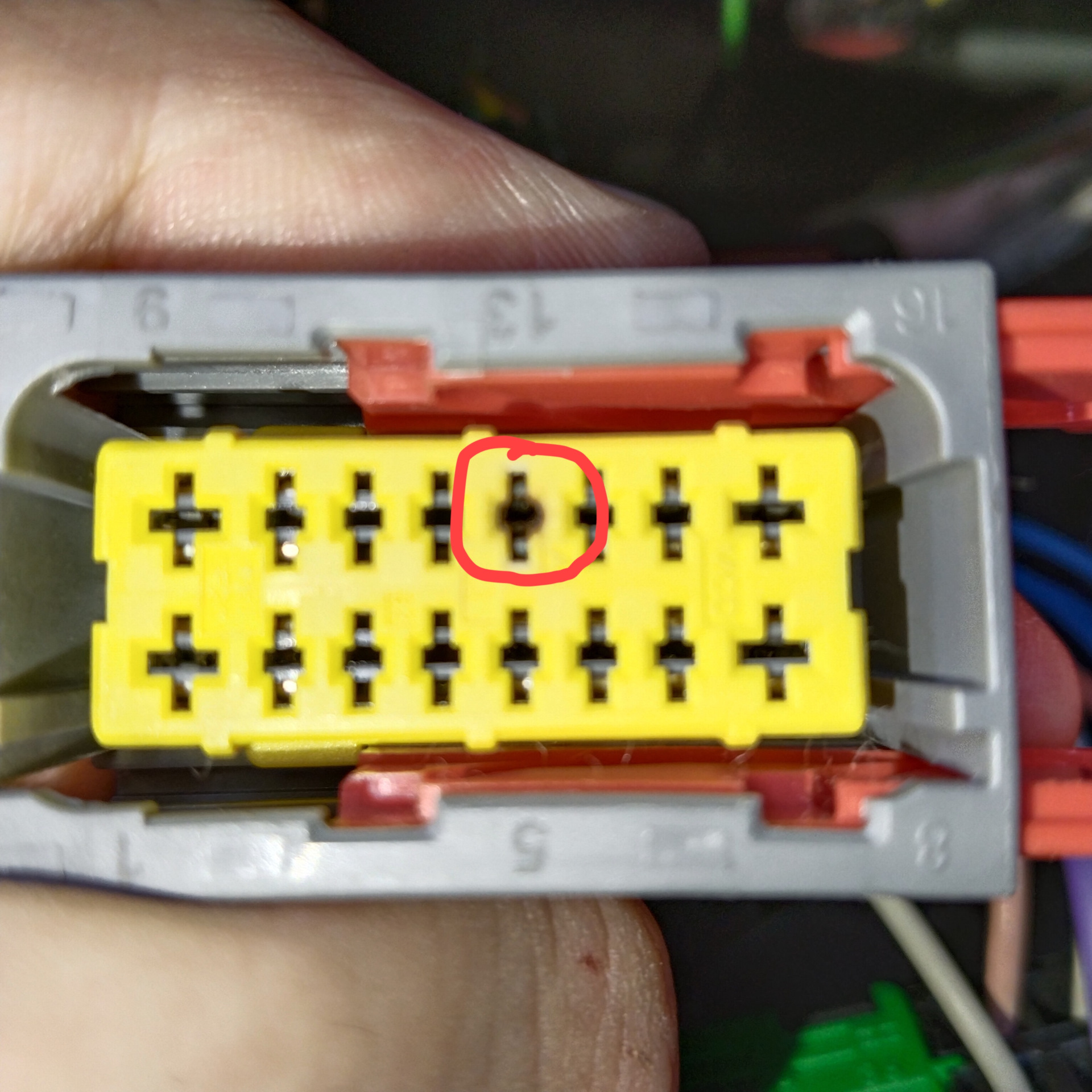 Мистика продолжается не работает ближний свет в левой фаре со стороны ...