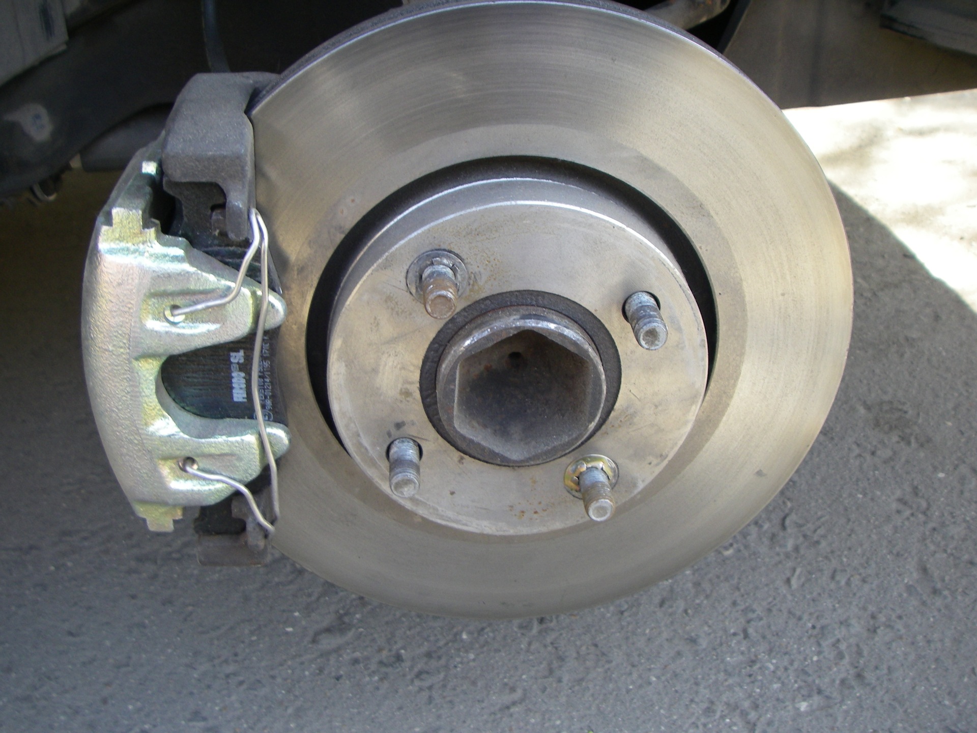 Жёлтые тормаза. Опель омега защита для тормаз. Довести тормаза исудзу. Тормозные колодки под суппорт 17cl16vn. Барабанные тормоза уаз 3151.