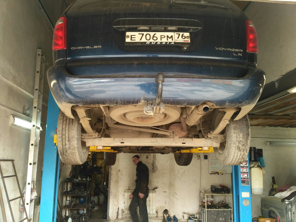 Замена масла АКПП и опоры двигателя. — Chrysler Voyager (4G), 2,4 л ...