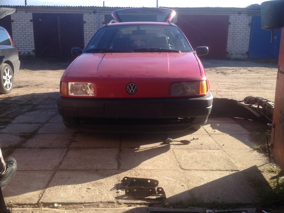 Осталось немного) — Volkswagen Passat Variant (B3), 1,8 л., 1992 года ...