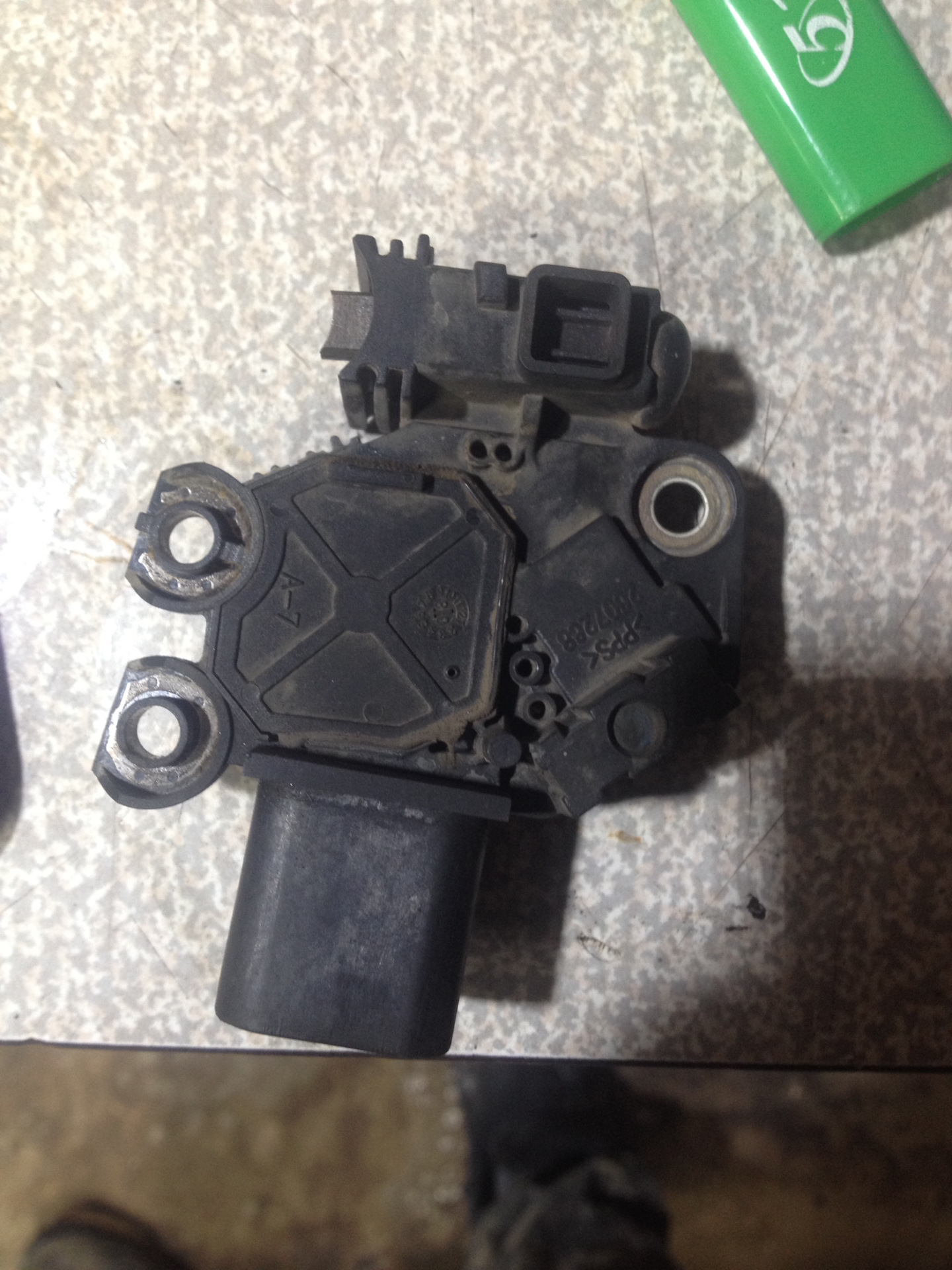 Сломался ночью, в метель. Реле генератора. - KIA Ceed SW (1G), 1,6 л, 2007 года 